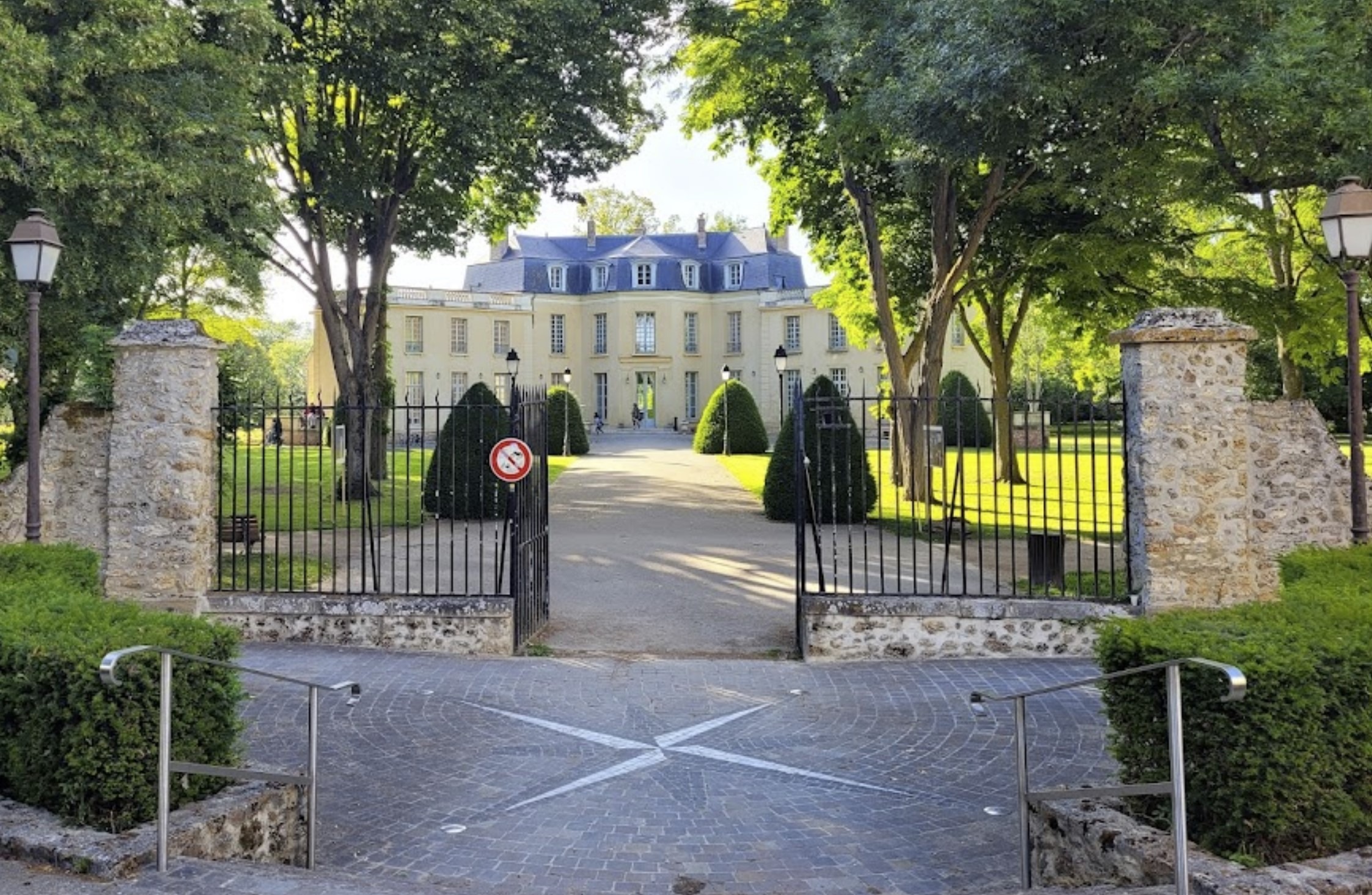 Château de Belleville (petit ou grand salon)